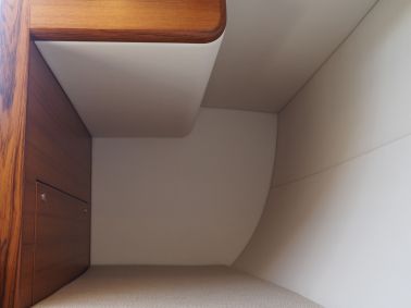 essence 33 interior 6c
